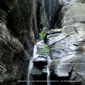 Omunugala Cave Monastery